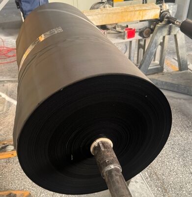 우수한 내화학성과 내마모성을 지닌 흑염색 섬유유리 직물